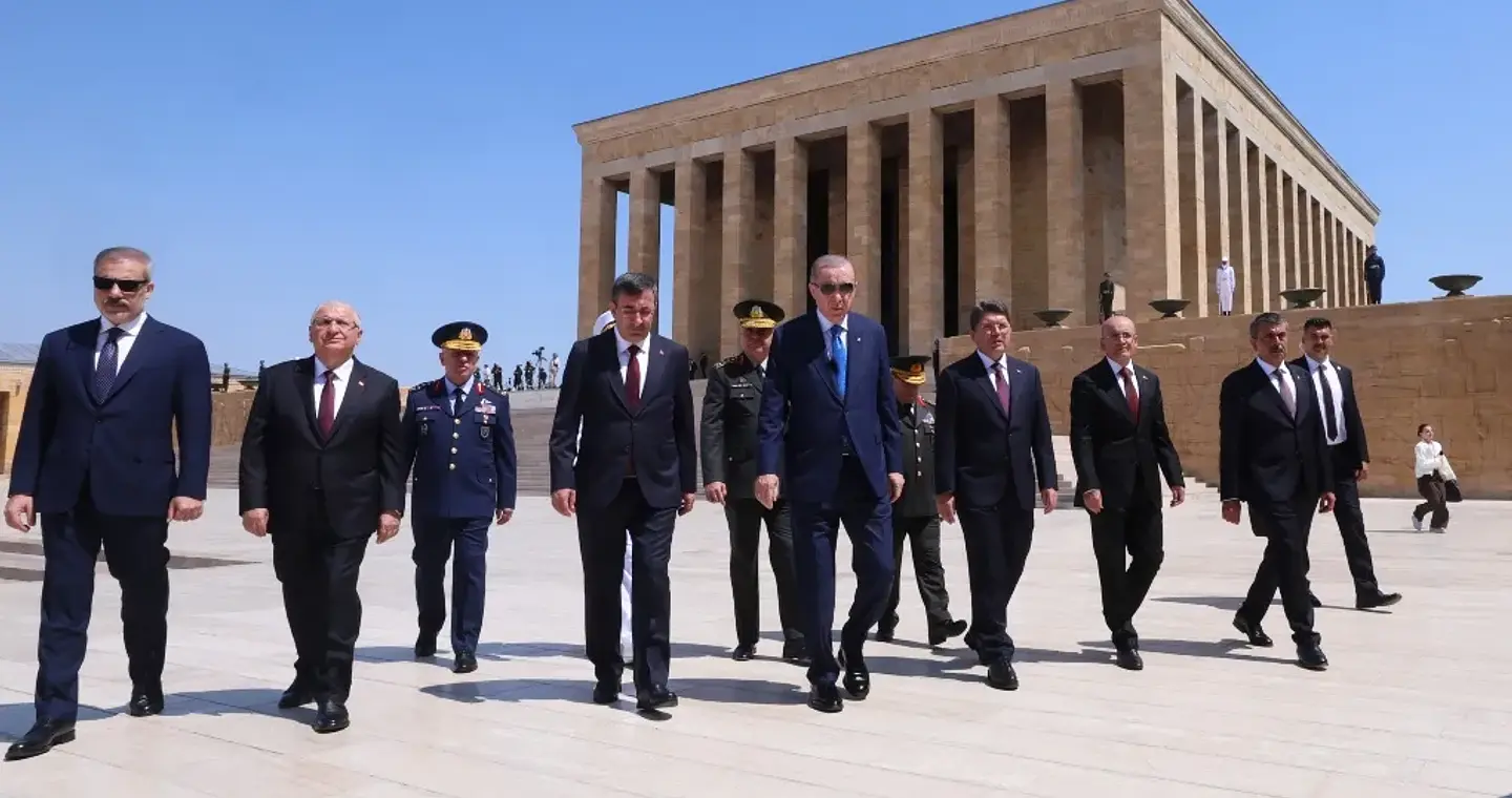 Χωρίς αντιπολίτευση