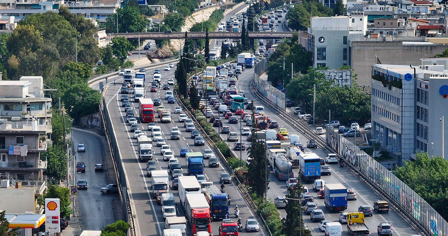 Κίνηση τώρα: Κυκλοφοριακό χάος στον Κηφισό – Τροχαίο και μεγάλες καθυστερήσεις στην Αττική Οδό
