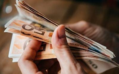 Φορολογικές ελαφρύνσεις και αυξήσεις μισθών: Όσα αλλάζουν το 2026!