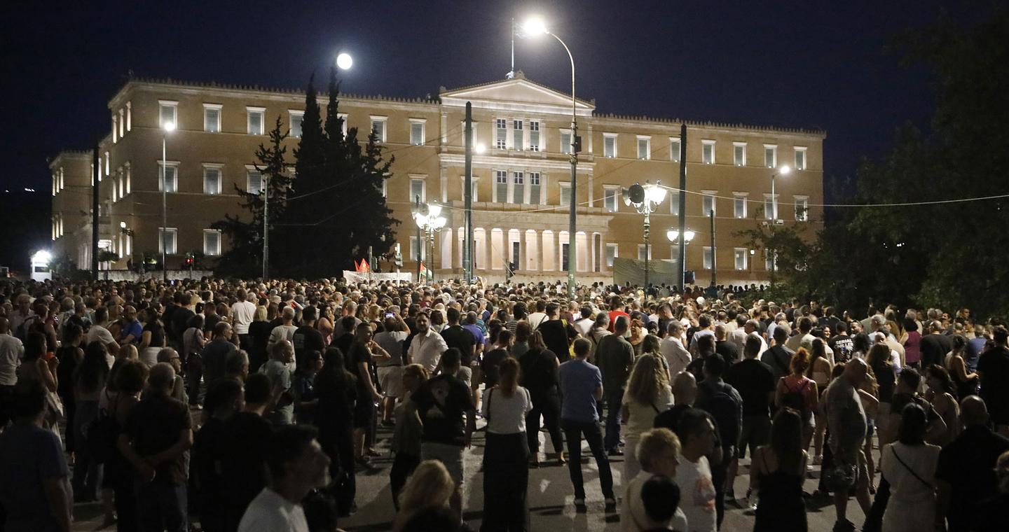 Συγκέντρωση για τα Τέμπη: Είκοσι προσαγωγές και δύο συλλήψεις στο κέντρο της Αθήνας