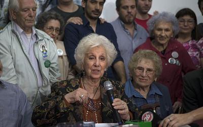 Αργεντινή: Πένθος για τη Ρόσα Ροϊσινμπλίτ, σύμβολο των Γιαγιάδων της Πλατείας Μαΐου