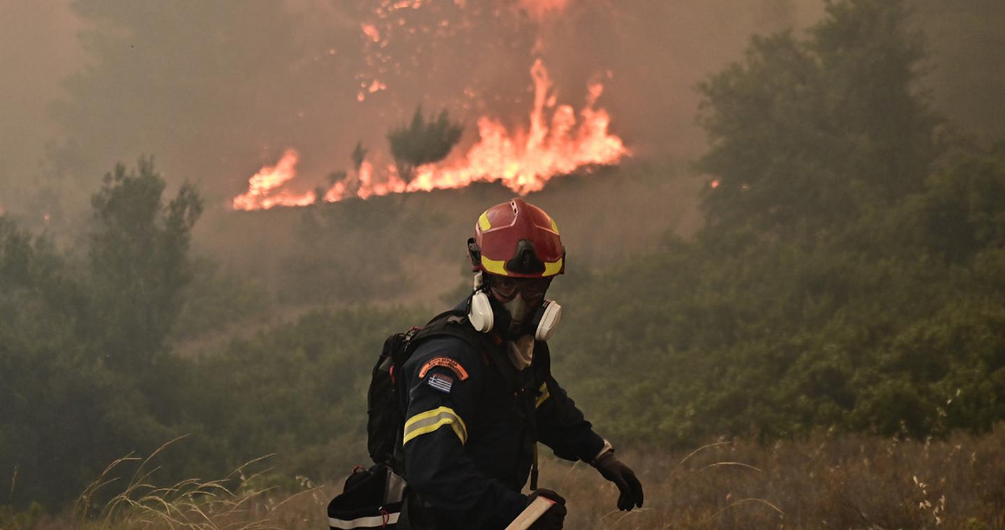 Χωρίς ενεργό μέτωπο η φωτιά στα Μέγαρα