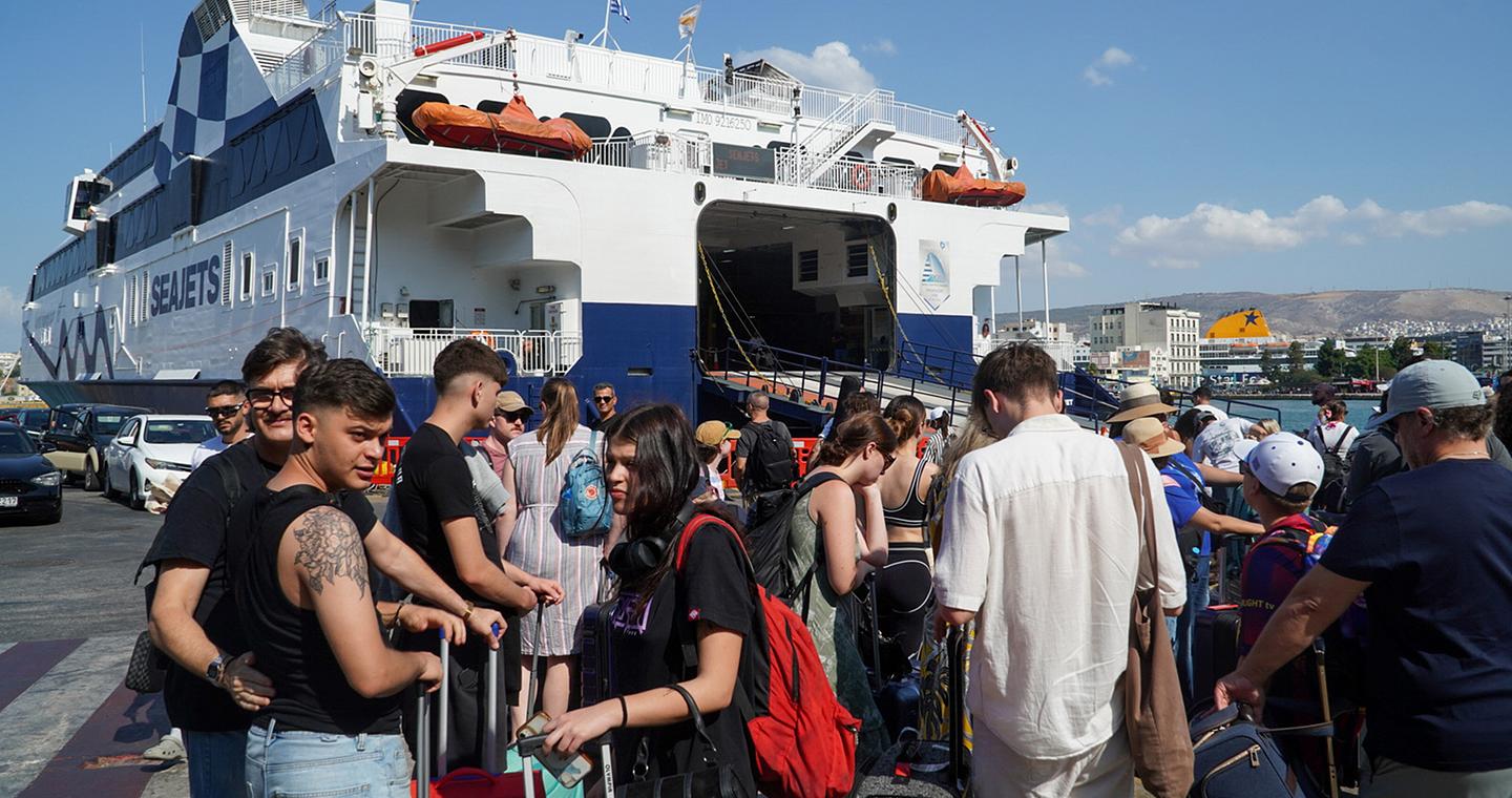 Παραμένει σε ισχύ το απαγορευτικό απόπλου λόγω των ισχυρών ανέμων
