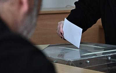 Δημοσκόπηση: Ποια κόμματα «κονταροχτυπιούνται» μετά τις εξαγγελίες στη ΔΕΘ;