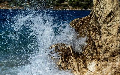 Επιστροφή φθινοπώρου: Άστατος καιρός και ισχυροί άνεμοι – Τι να περιμένουμε