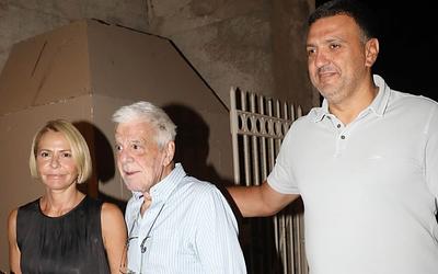 Τζένη Μπαλατσινού: Σπάνια έξοδος με τον σύζυγό της και τον πατέρα της!