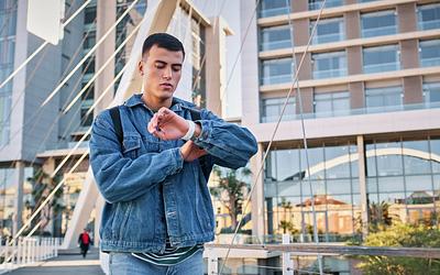 Η ώρα λέει την αλήθεια για σένα: Τι αποκαλύπτει η συνέπεια;