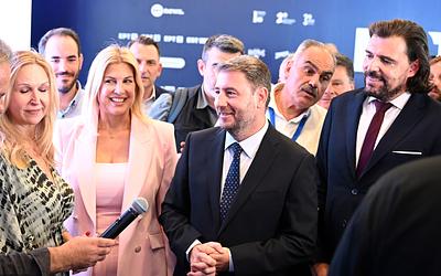 Ανδρουλάκης στη ΔΕΘ: Επισκέψεις, συναντήσεις και δώρα από ομάδες!