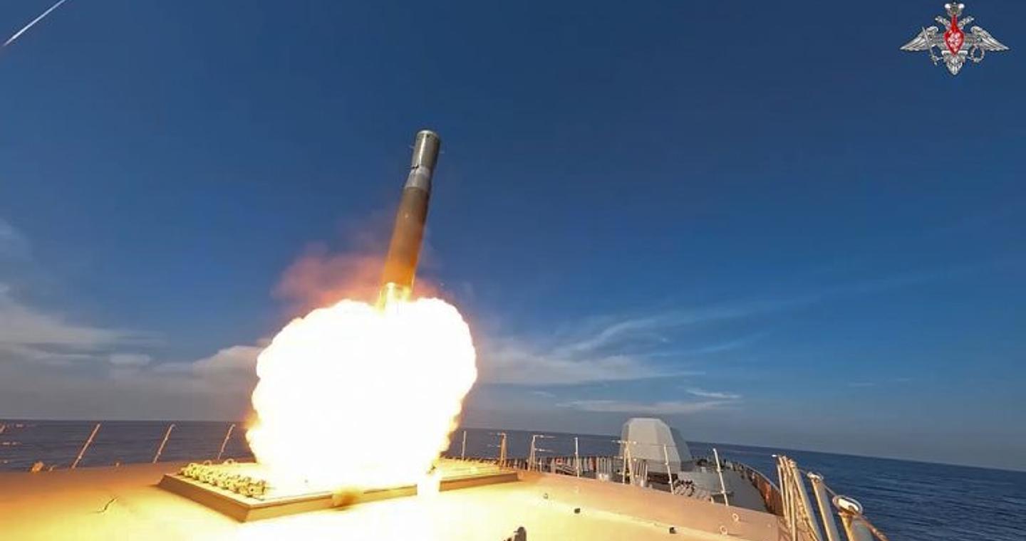 Ρωσία: Καταστροφή στόχου από υπερηχητικό πύραυλο Zircon στη Θάλασσα του Μπάρεντς