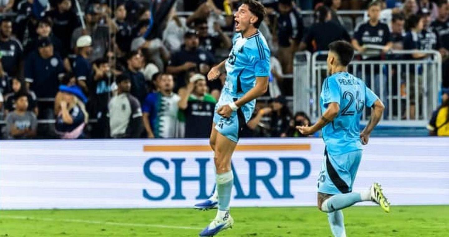 Ο Τριάντης… έπαθε Μπέκαμ: Απίθανο γκολ πίσω από το κέντρο για τον Έλληνα χαφ (vids)