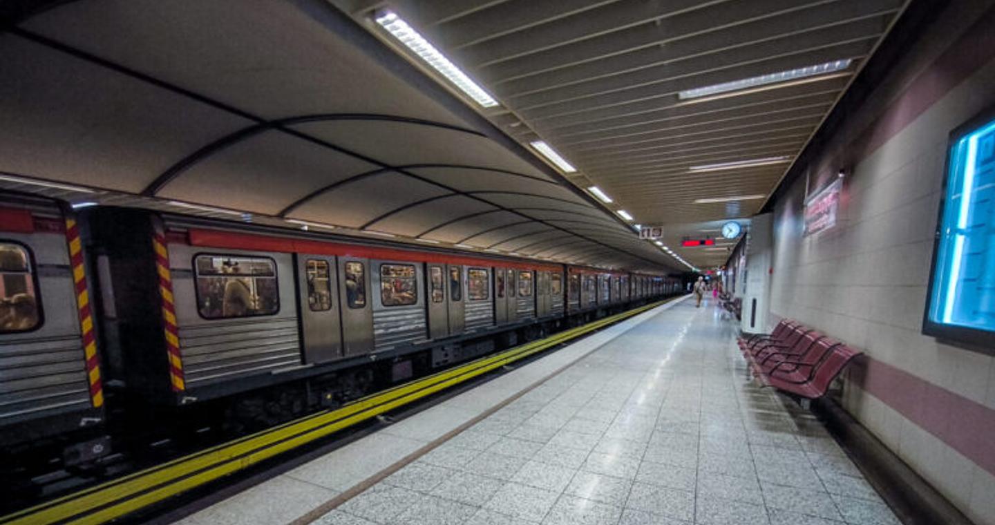 Χιλιάδες επιβάτες στην 24ωρη πρεμιέρα μετρό και τραμ