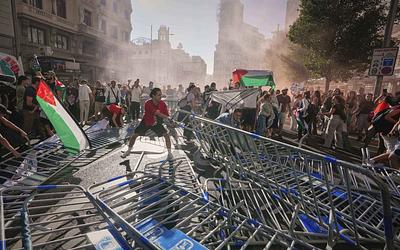 Ισπανία: Κυβερνητικοί υπουργοί υπέρ ακτιβιστών, αντιπολίτευση κατά διακοπής ποδηλατικού γύρου