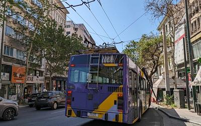 Άγρια επίθεση σε οδηγό τρόλεϊ: Τον χτύπησαν στον λαιμό και το κεφάλι!