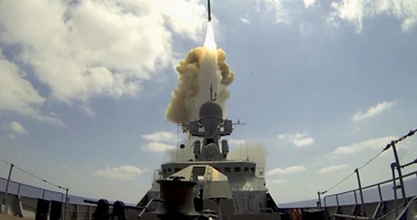 Επίδειξη ισχύος από τη Ρωσία: Πύραυλος Kalibr εκτοξεύτηκε από πυρηνικό υποβρύχιο