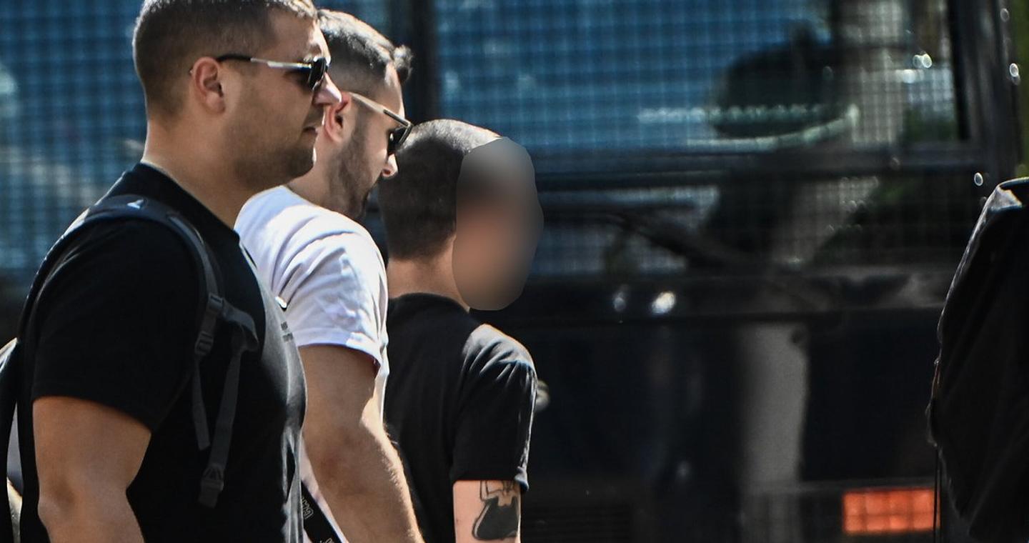 Ελεύθερος ο γιος του Σωκράτη Μάλαμα που επετέθη σε αστυνομικούς -«Η δράση φέρνει αντίδραση» λέει η μητέρα του