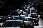 Χαμός στους δρόμους της Αθήνας: Πού εντοπίζονται τα σοβαρότερα προβλήματα