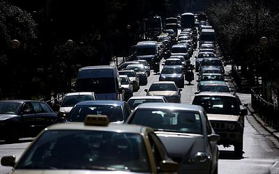 Χαμός στους δρόμους της Αθήνας: Πού εντοπίζονται τα σοβαρότερα προβλήματα