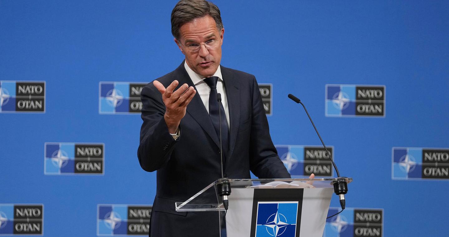 Iαν Λέσερ στην «Κ»: Το ΝΑΤΟ να κινηθεί πολύ γρήγορα απέναντι στη Ρωσία