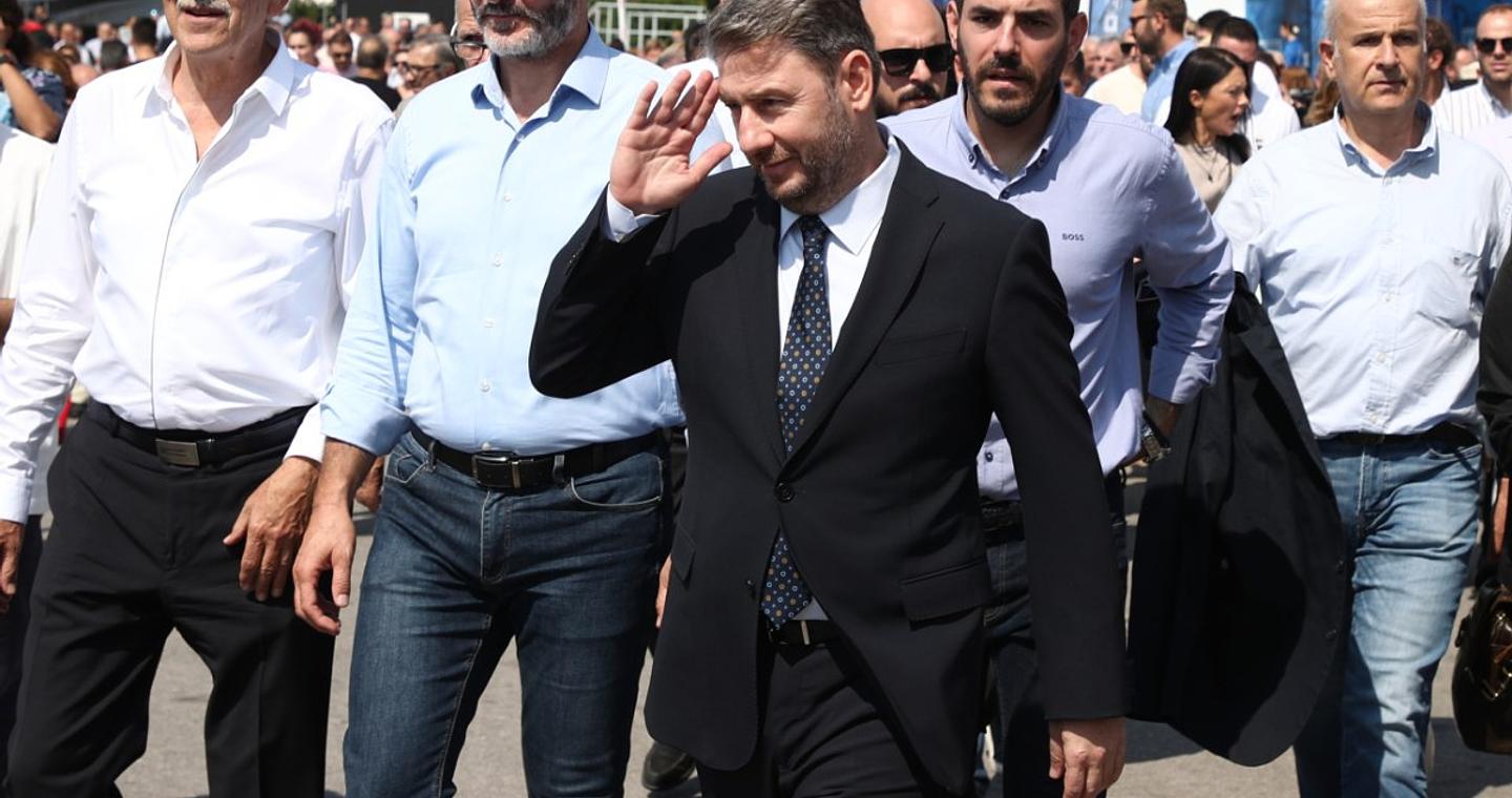 ΔΕΘ: Η περιοδεία Ανδρουλάκη – Τα περίπτερα όπου στάθηκε και οι φοιτητικές αναμνήσεις από το Δημοκρίτειο