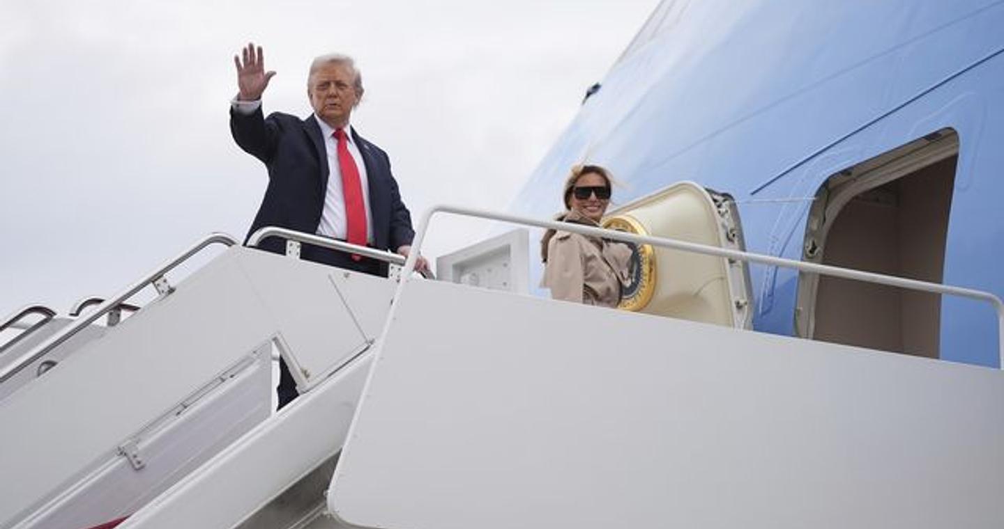 Αεροπλάνο παραλίγο να συγκρουστεί με το Air Force One του Τραμπ