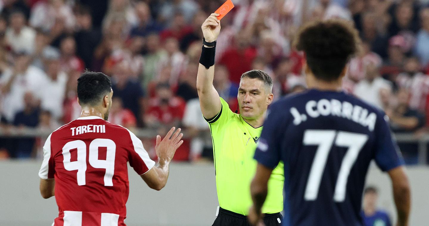 UEFA: Η εξήγηση για την κόκκινη κάρτα του Ταρέμι που έγινε κίτρινη μέσω VAR (βίντεο)