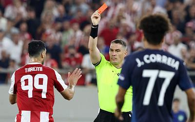 VAR: Η UEFA εξηγεί την αλλαγή απόφασης για την κόκκινη στον Ταρέμι