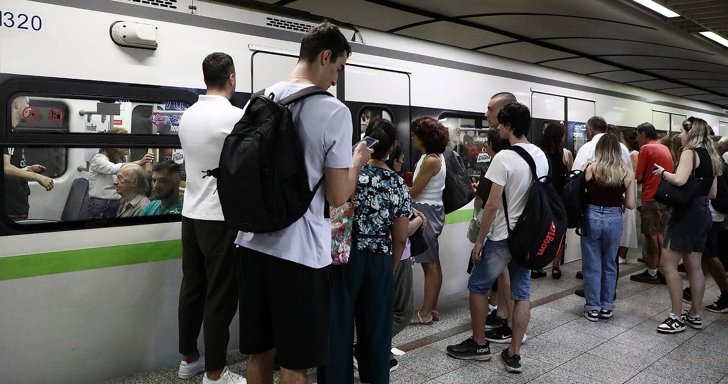 Πώς κύλησε η «πρεμιέρα» της 24ωρης λειτουργίας σε μετρό, τραμ, λεωφορεία