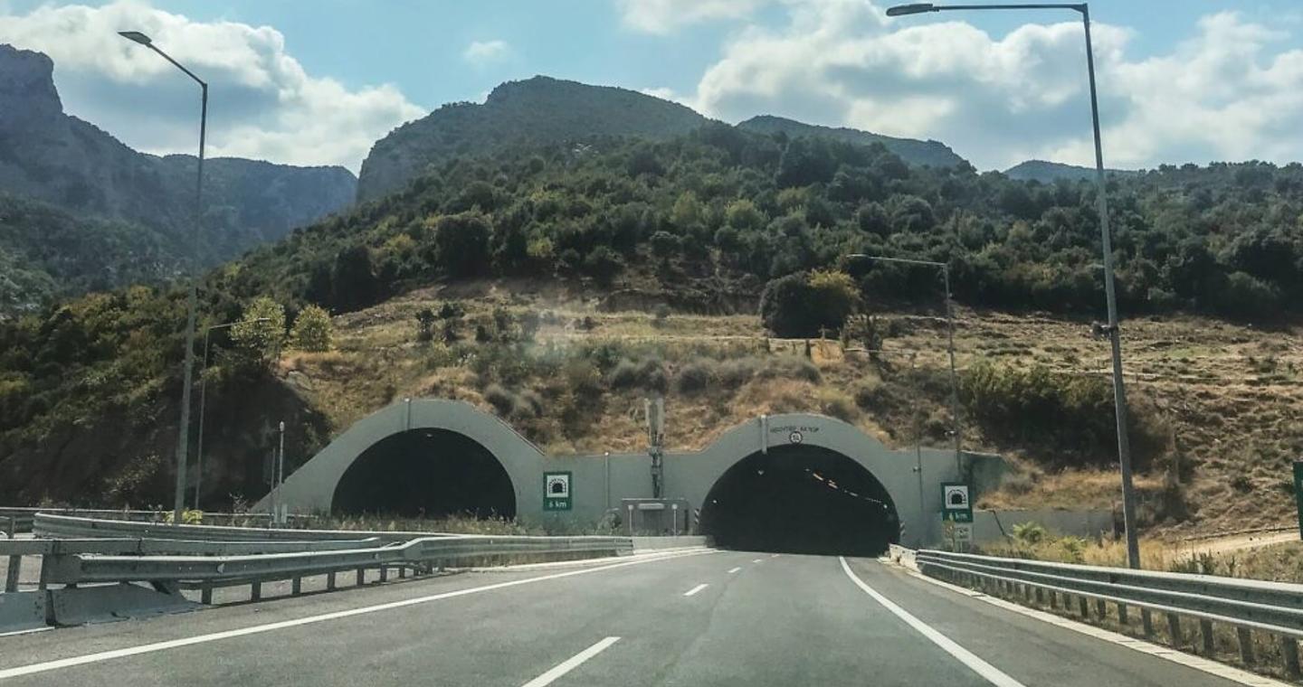 Τούνελ Τεμπών: Οι κάμερες «έπιασαν» επτά στους 10 οδηγούς για υπερβολική ταχύτητα