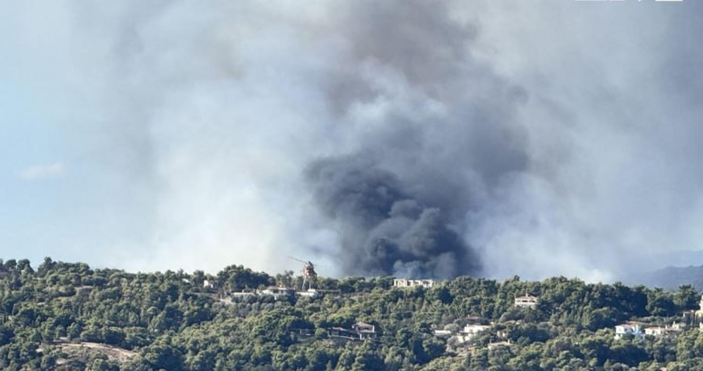 Μεγάλη φωτιά στο Κουνούπι Αργολίδας – Σηκώθηκαν έξι εναέρια – Ήχησε το 112