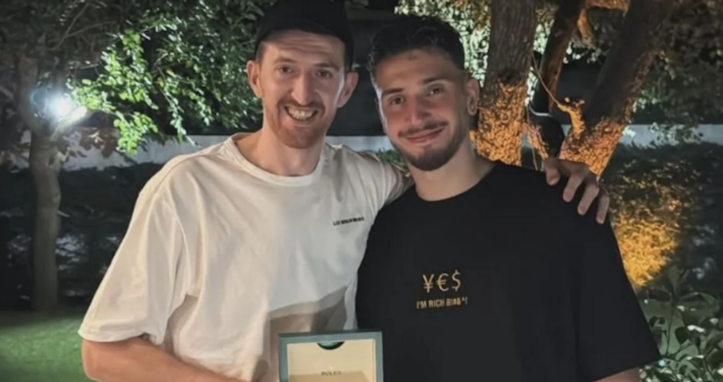 Ο Αλπερέν Σενγκούν έκανε δώρο ένα ακριβό ρολόι στον Οσμάνι για την άμυνα στον Γιάννη Αντετοκούνμπο στον ημιτελικό του Eurobasket