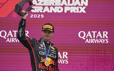 Θρίαμβος Φερστάπεν στο Αζερμπαϊτζάν: Ανατροπή και μάχη στην Formula 1!