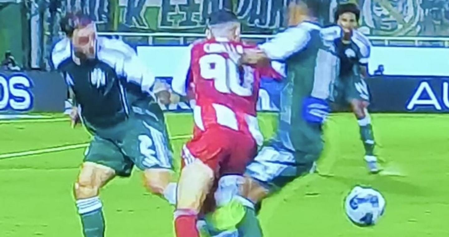 Παναθηναϊκός – Ολυμπιακός: Φωνάζουν για πέναλτι οι «ερυθρόλευκοι» σε ανατροπή του Καμπελά – «Νέοι κανονισμοί», το σχόλιο Καραπαπά