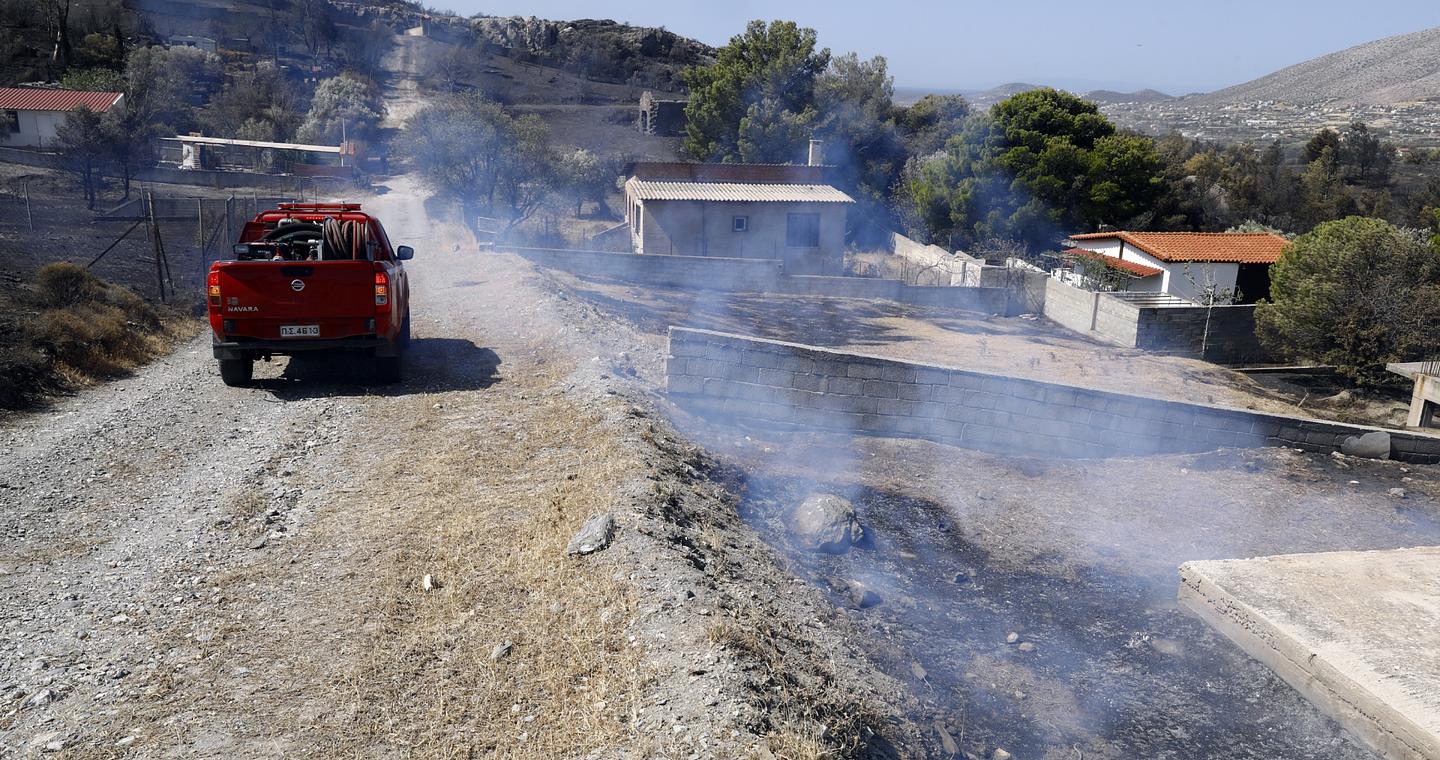 Φωτιά στην Κερατέα: Ελεύθεροι οι δύο υπάλληλοι του ΔΕΔΔΗΕ – Περαιτέρω έρευνα διέταξε ο Εισαγγελέας
