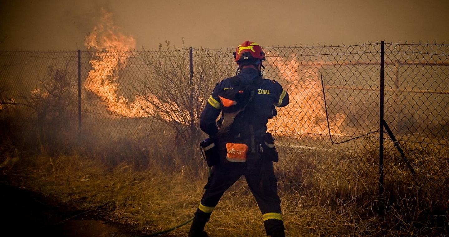 Φωτιά: Κόκκινος συναγερμός για πυρκαγιές σε Αττική, Βοιωτία και Εύβοια – Στο πορτοκαλί 10 περιφέρειες