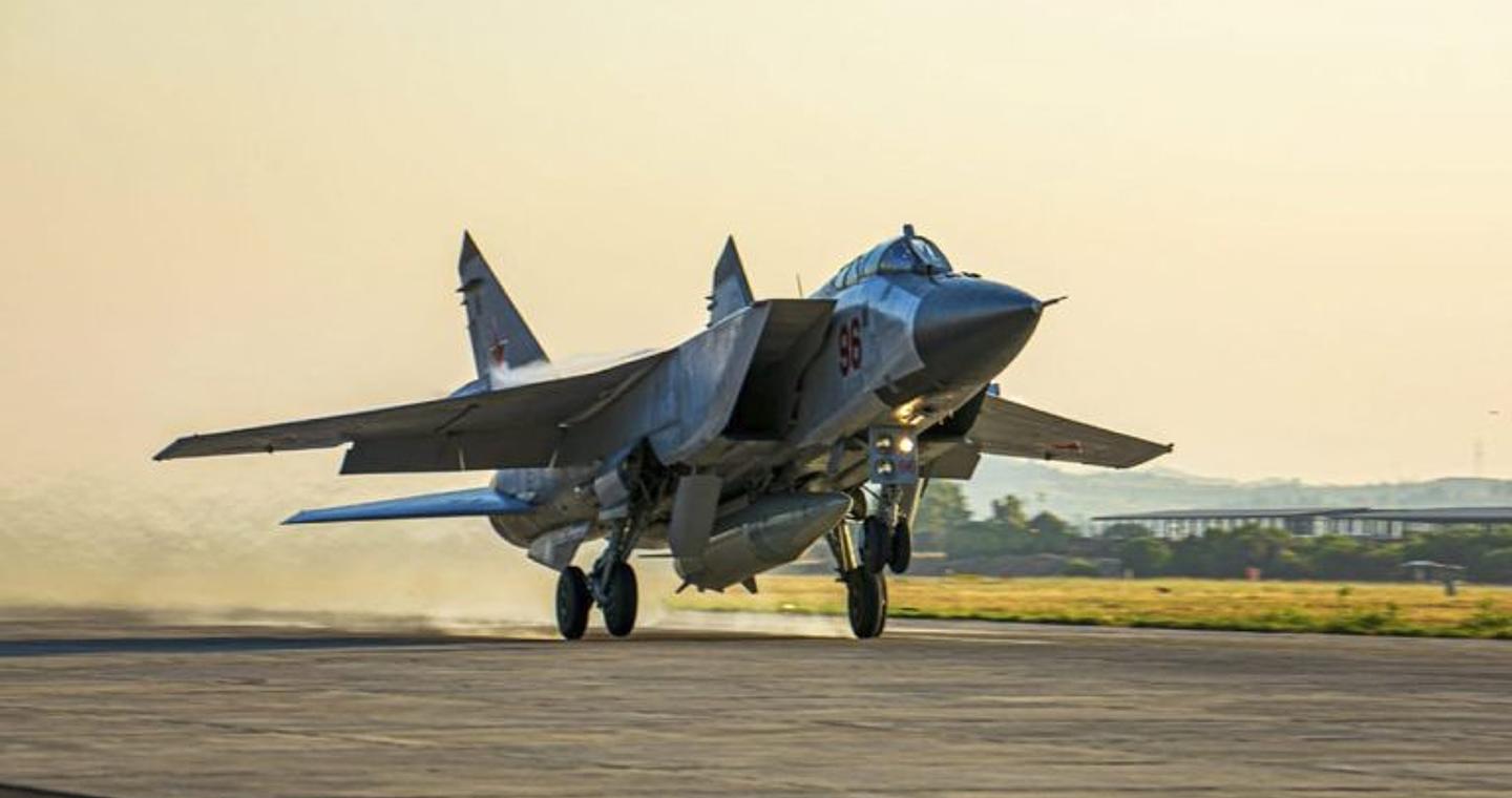 Συναγερμός και στην Εσθονία: Τρία ρωσικά MIG-31 παραβίασαν τον εναέριο χώρο της