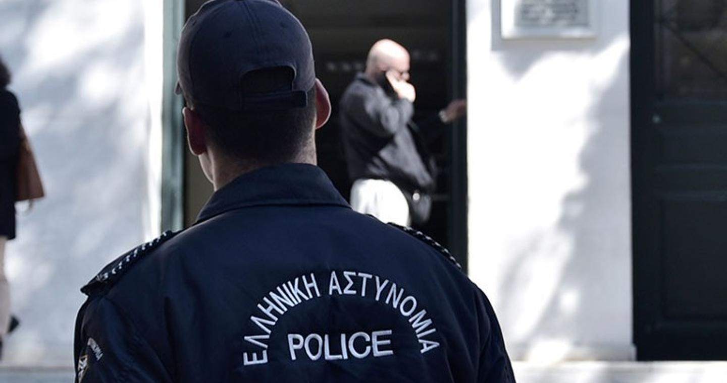 Συνελήφθη εφοριακός που ζητούσε «φακελάκι», για να μη βεβαιώσει πρόστιμο σε πολίτη