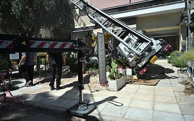 Γλυφάδα: Γερανοφόρο όχημα «μπούκαρε» σε καφετέρια – Διακοπή κυκλοφορίας