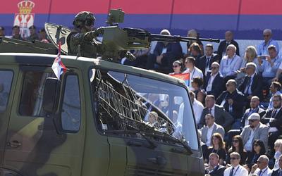 Βελιγράδι: Εντυπωσιακή στρατιωτική παρέλαση και αντιδράσεις