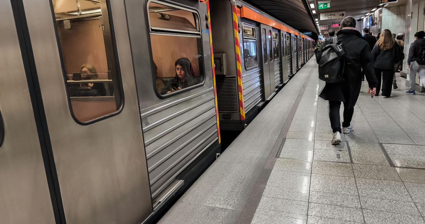 Συρμός της Γραμμής 1 του Μετρό αποβίβασε τους επιβάτες στο Μοναστηράκι λόγω έντονης μυρωδιάς