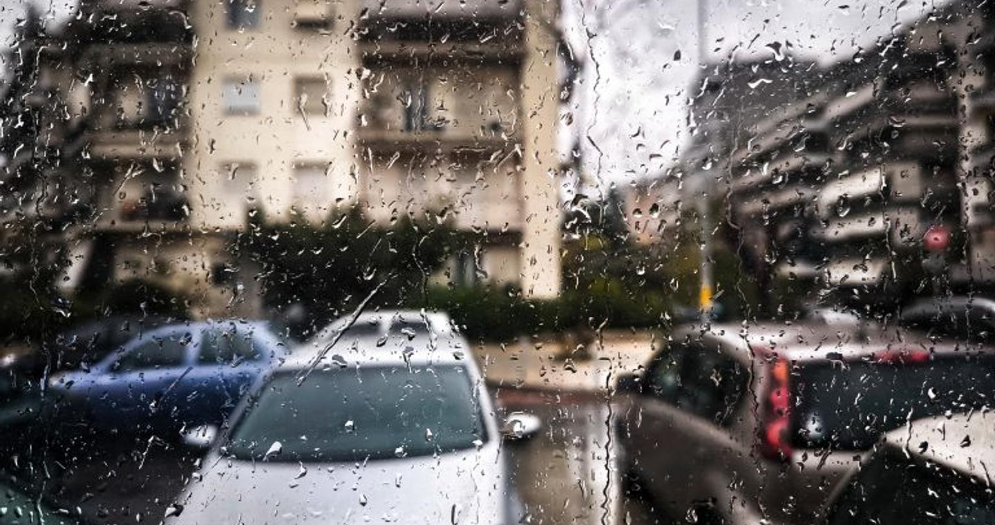 Καιρός: Βροχές και πτώση της θερμοκρασίας έως και 8 βαθμούς από αύριο