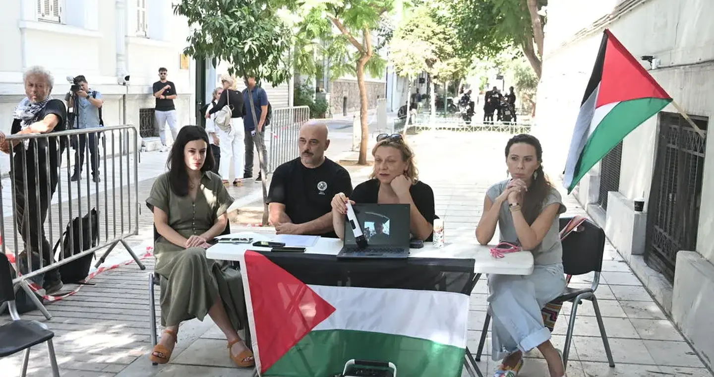 Ο στόλος προχωρά παρά τον κίνδυνο, η ελληνική κυβέρνηση κοιτάζει αλλού