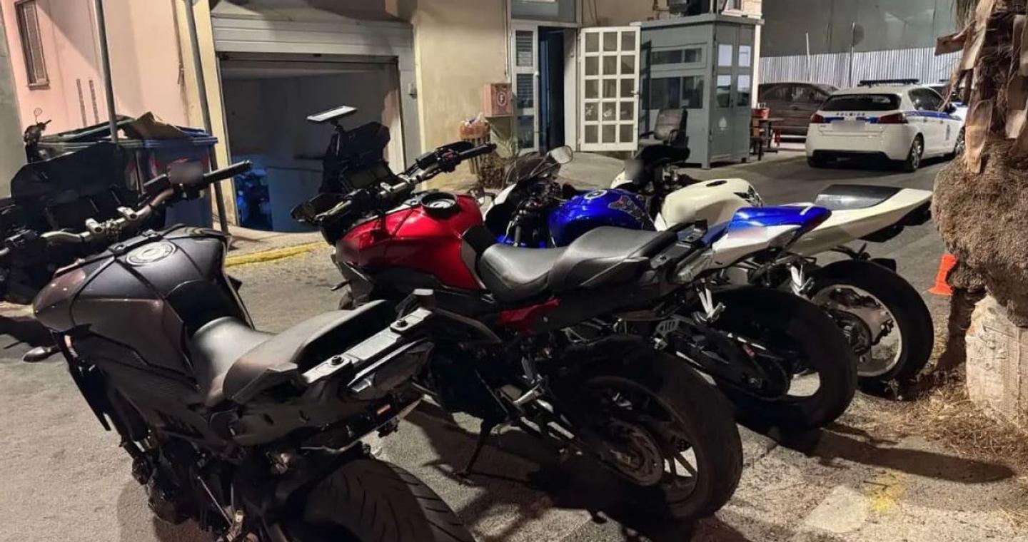 Συνελήφθησαν 4 άτομα για κόντρες στον Πειραιά: Έτρεχαν με πάνω από 200 χλμ/ώρα και έκαναν σούζες