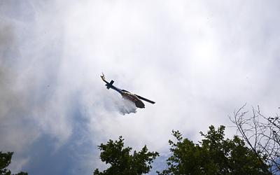 Πάτρα: Μάχη με τις φλόγες στο Παναχαϊκό – Ενισχύθηκαν οι δυνάμεις