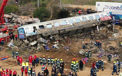 Τέμπη: Αιτήματα για εκταφές πληθαίνουν – «Να μάθουμε τι έγινε με τα παιδιά μας»