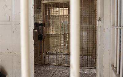Έφοδος στις φυλακές Νιγρίτας: Στο στόχαστρο κελί κατηγορούμενου για βομβιστική επίθεση