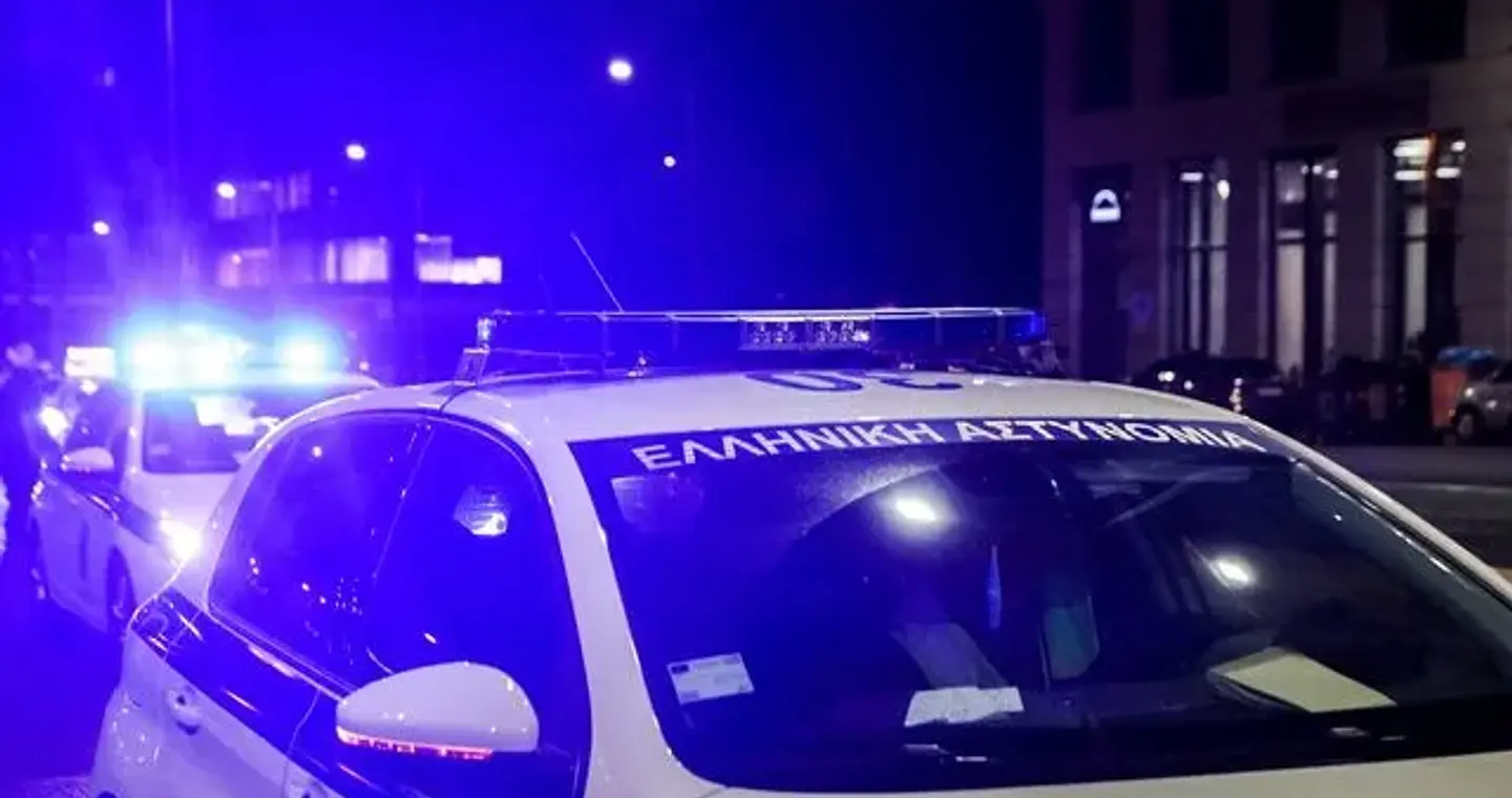 Σοβαρό τροχαίο στην πλατεία Αμερικής – Μηχανή παρέσυρε πεζή, μεταφέρθηκε στο νοσοκομείο