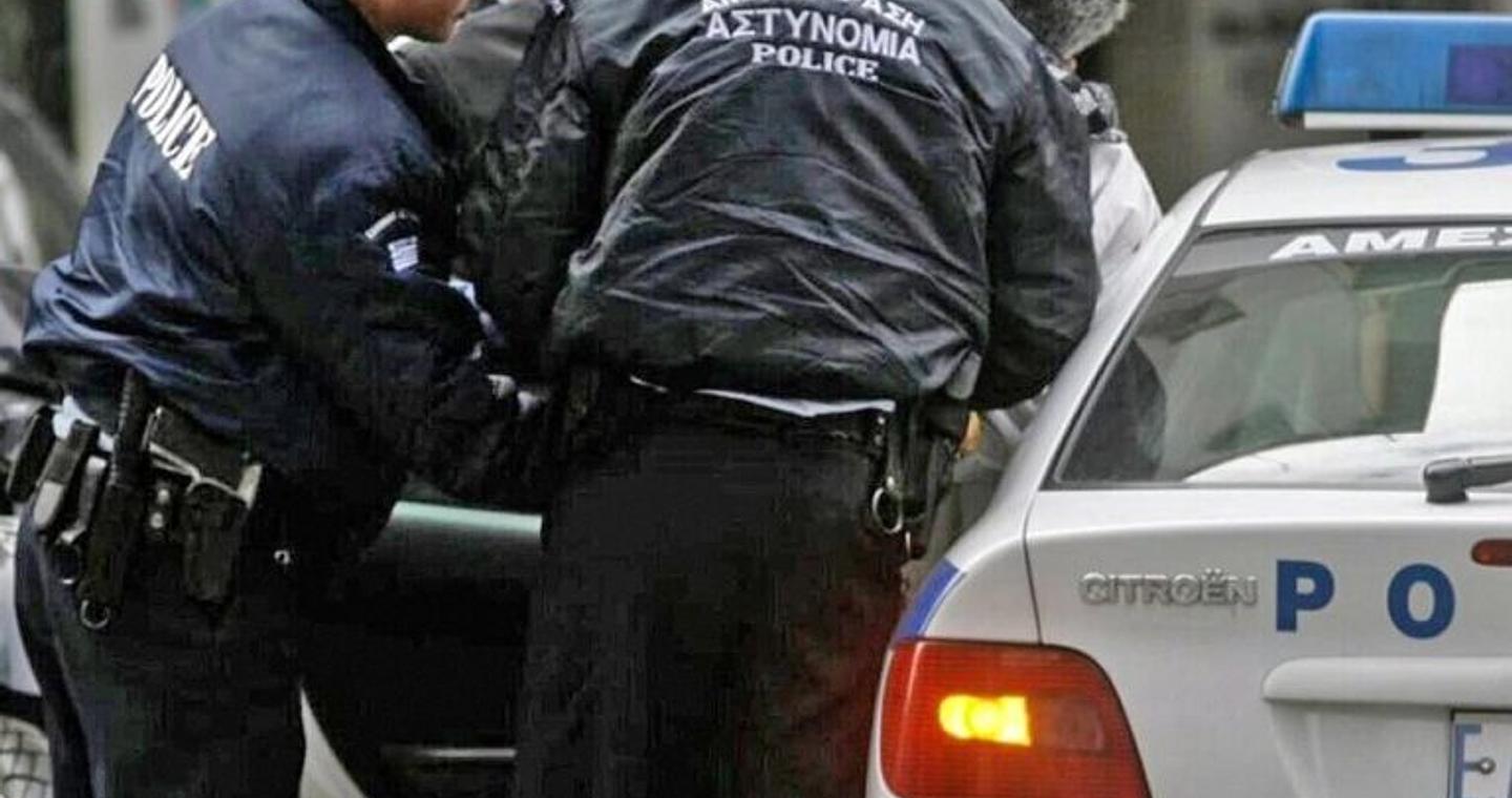 Πάτρα: Αστυνομικός ξυλοκόπησε τον αδερφό του – Αναζητείται από τις Αρχές