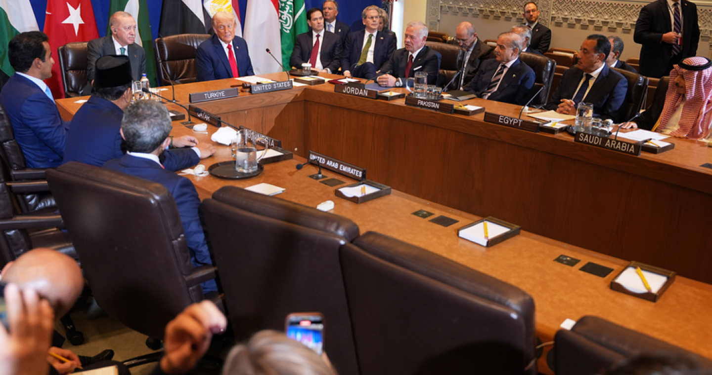 «Πολύ καρποφόρα» η συνάντηση Τραμπ με ηγέτες μουσουλμανικών χωρών για τη Γάζα