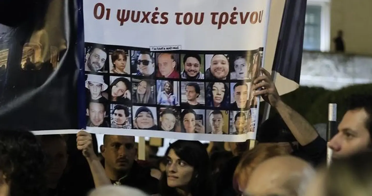 Τέμπη: Πλήθος κόσμου στο Σύνταγμα για τον Πάνο Ρούτσι – “Συνεχίζω μέχρι τέλους”