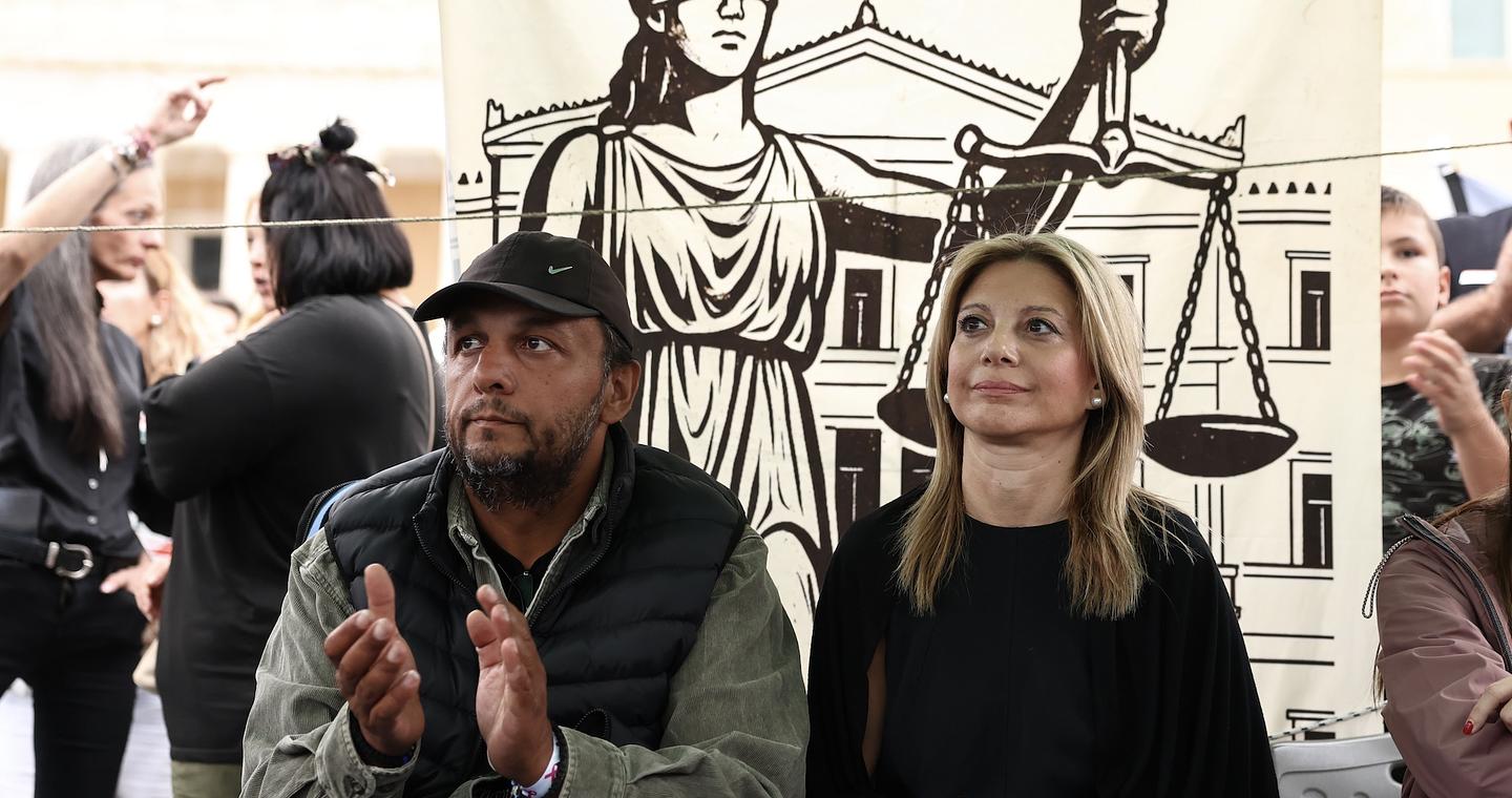 Τέμπη: Συγκέντρωση για τον απεργό πείνας Πάνο Ρούτσι στο Σύνταγμα – Εικόνες
